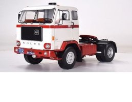 Volvo F88, biela/červená, 1971